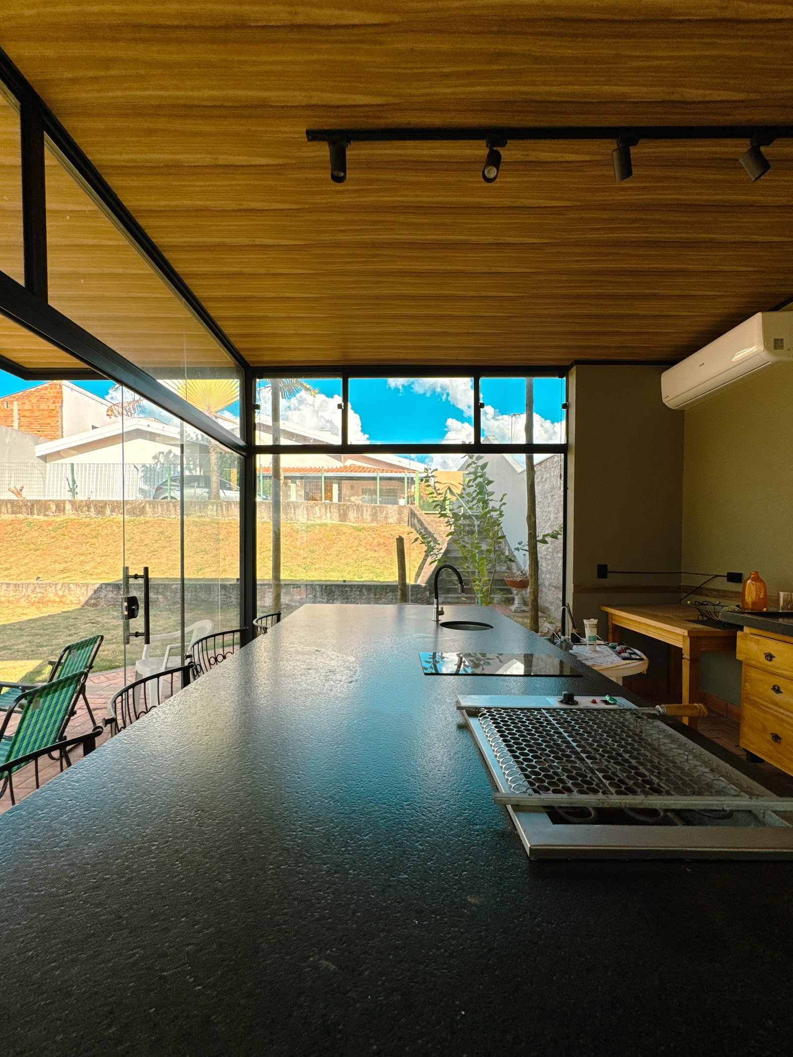 Casa no Residencial Sempre Verde — suíte master com jardim de inverno